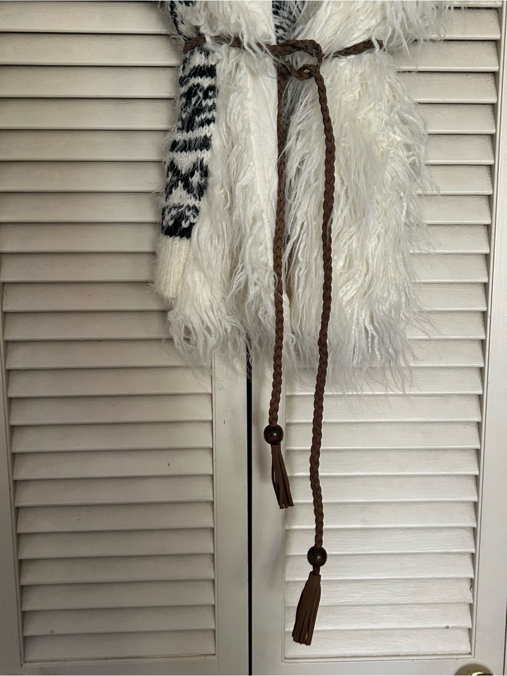Faux Fur Trim Knit Vest with Belt - White - Picture 3 of 5